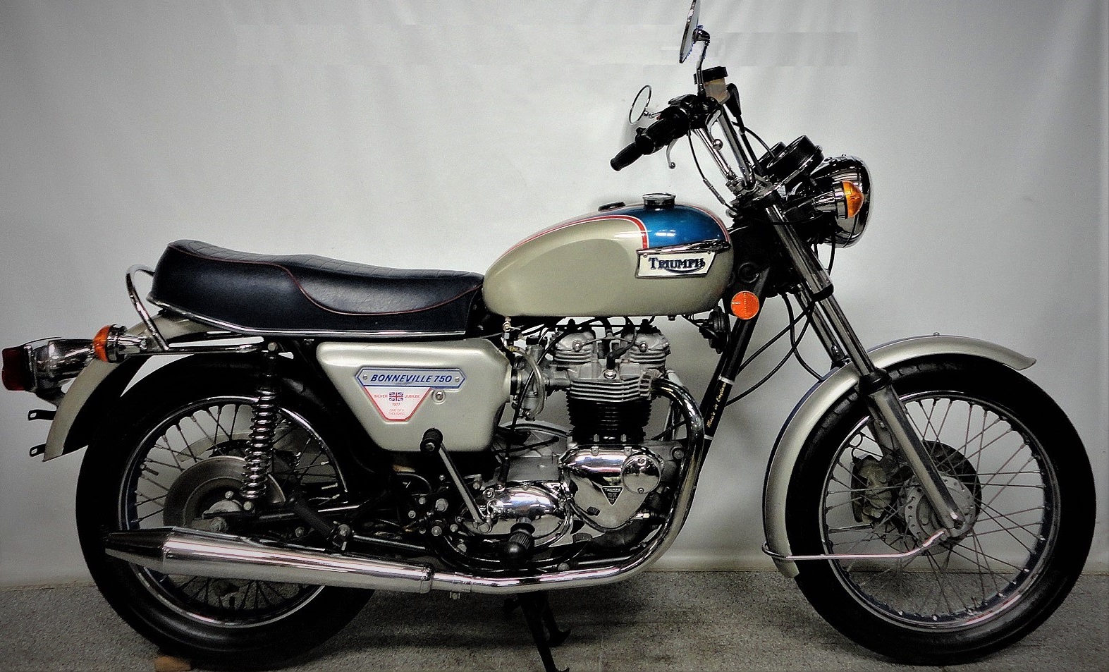 TRIUMPH - 750 - T140 BONNEVILLE - SILVER JUBILEE - 1977 – Image 2