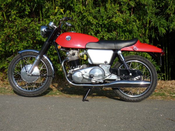 NORTON COMMANDO 750 FASTBACK 1968 – Image 2