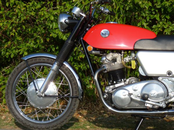 NORTON COMMANDO 750 FASTBACK 1968 – Image 5
