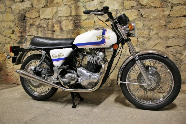 NORTON 850 COMMANDO ROADSTER - 1975