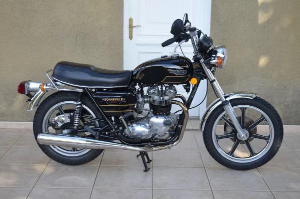 TRIUMPH 750 T140 BONNEVILLE - 1979